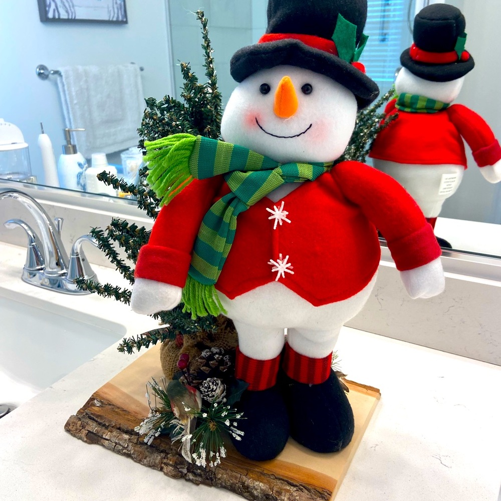 ADORABLE SNOWMAN TABLE TOPPER ⛄️
